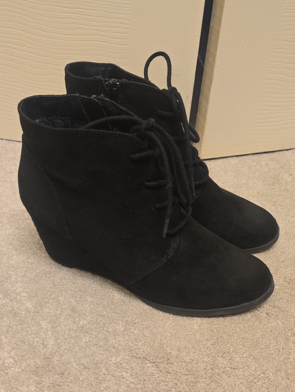 Women's Black Suede Lace-Up Wedge Ankle Boots [8.5M]